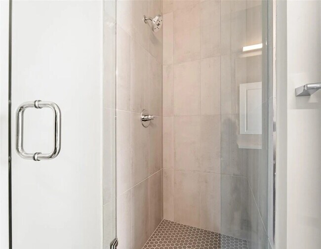 Building Photo - Amazing Jefferson Park 2 Bed / 4 bath Dupl...