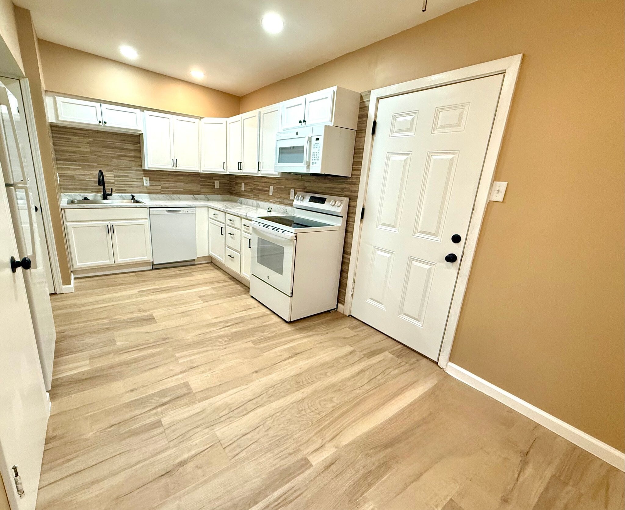 Building Photo - 1535 N Jackson Ave