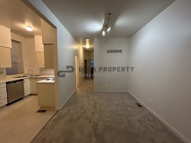 Building Photo - 3824 Shenandoah Ave