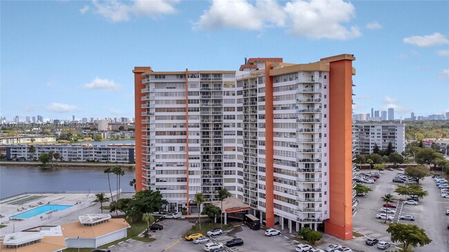 Building Photo - 1351 NE Miami Gardens Dr