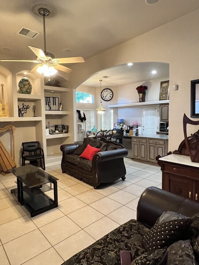 Building Photo - 1031 Los Moros Dr