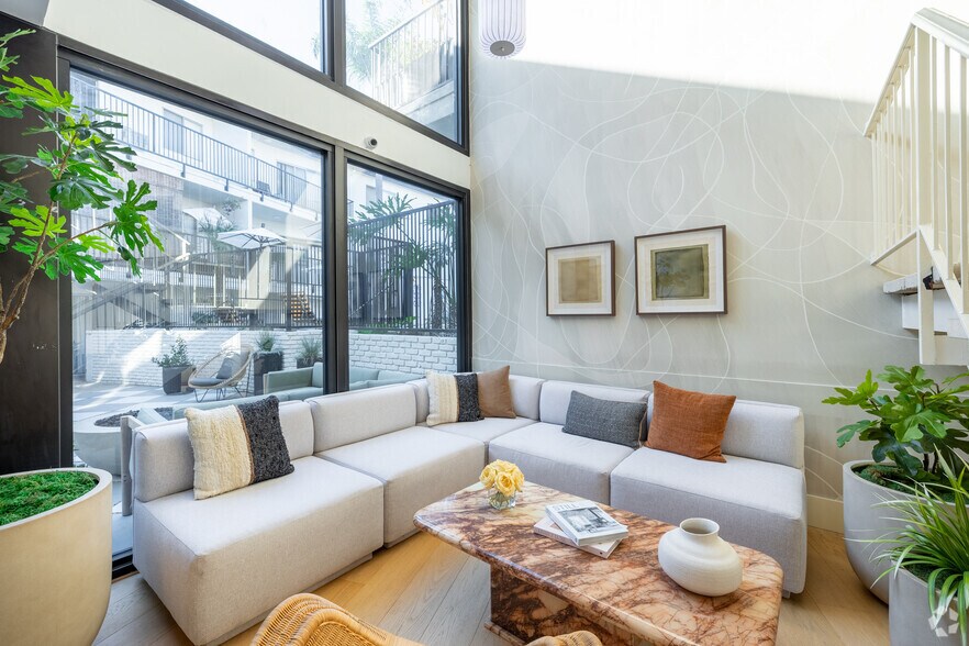 Lobby - Regal Villa Apartments