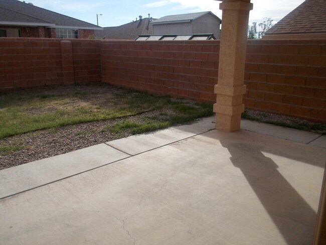 Building Photo - Beautiful home close to HAFB and town.