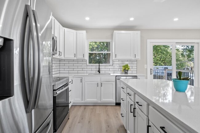 Building Photo - 299 Lombard Rd