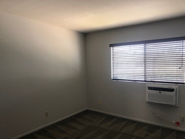 Bedroom - 2314 N Catalina St