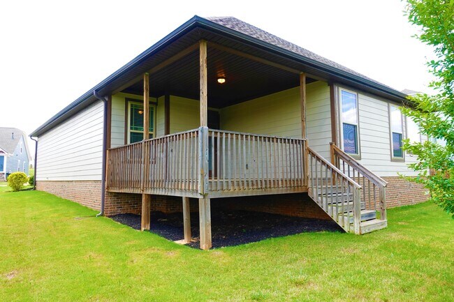 Building Photo - 153 Bur Oak Dr