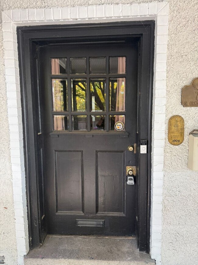 Building Photo - 3 Bedroom 1.5 bath Fan home for rent