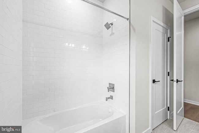 Building Photo - 401 HARTNUP St