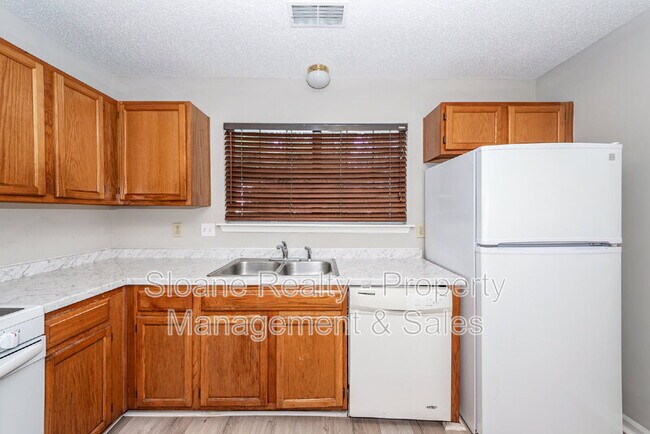 Building Photo - 5161 Eastway St