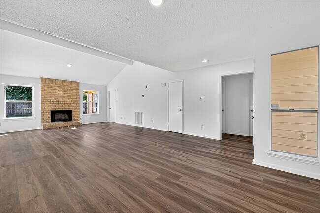 Building Photo - 4422 Wee Lassie Ln