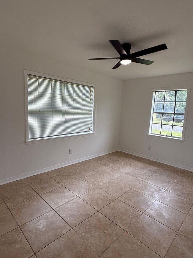 Building Photo - Gorgeous all renovated Home in Texas City,...
