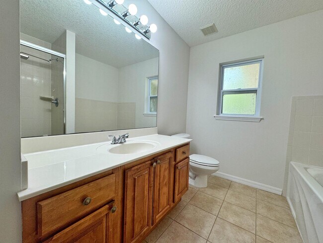 Building Photo - 932 Delcie Dr