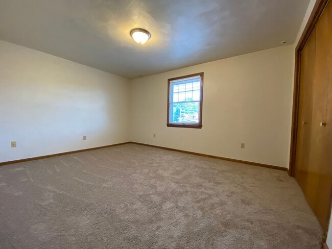 Building Photo - Spectacular 2 BR / 1.5 BR Townhouse in Latrobe! Washer & Dryer Provided! Call Today!