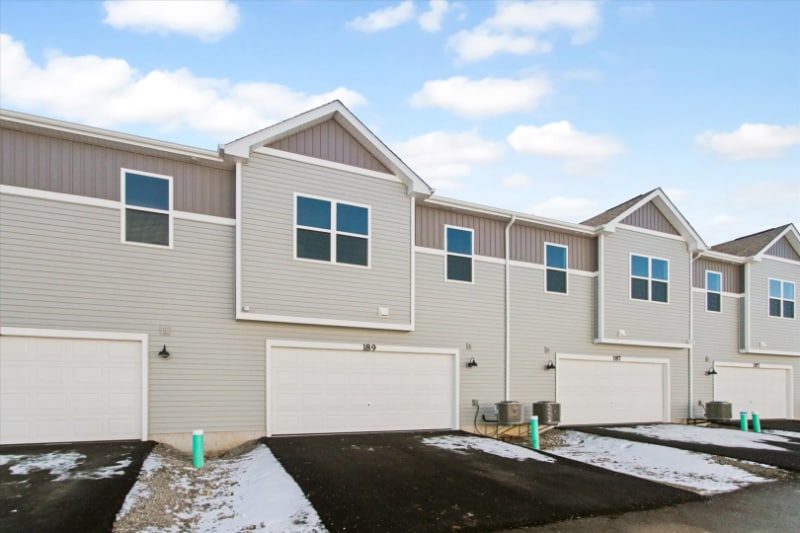 Building Photo - 349 Kingsport Dr