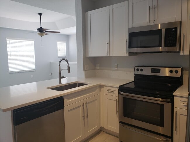 Building Photo - 1005 Belmont Pl