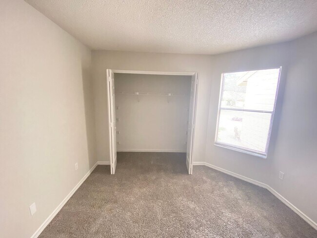 Building Photo - 208 Egret Ct