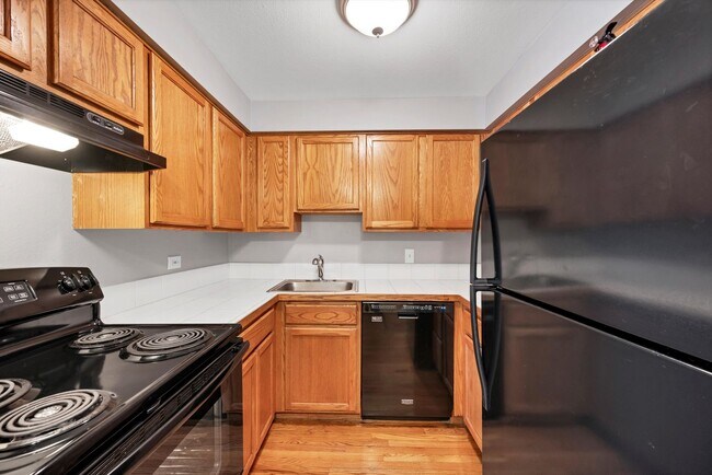 Building Photo - Stunning 2BR/1BA Condo Steps from Cheesman Park!