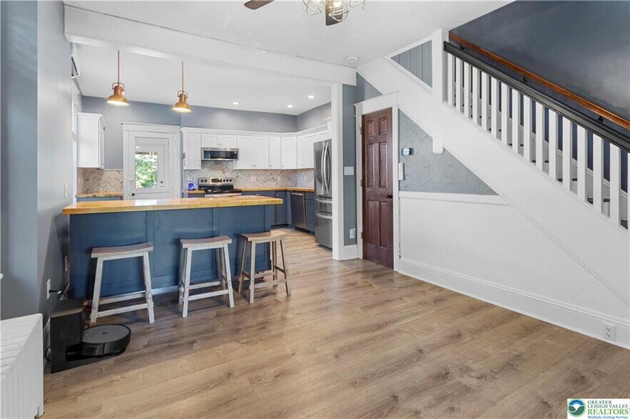 Building Photo - 413 Woodlawn Ave