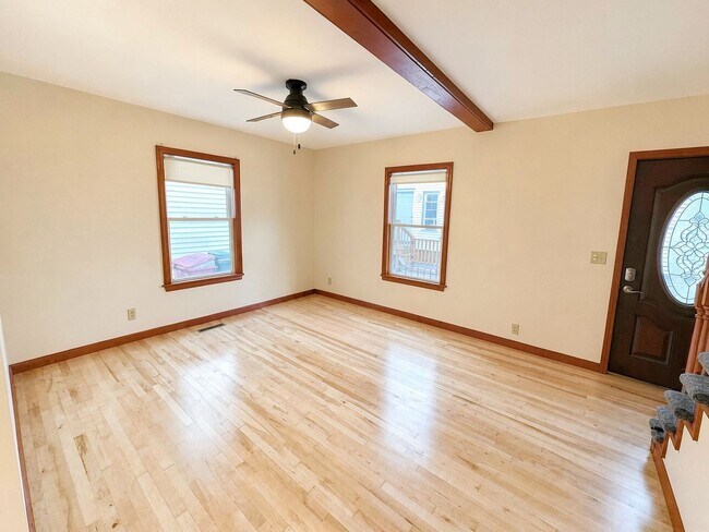Building Photo - 5 Clarks Ct