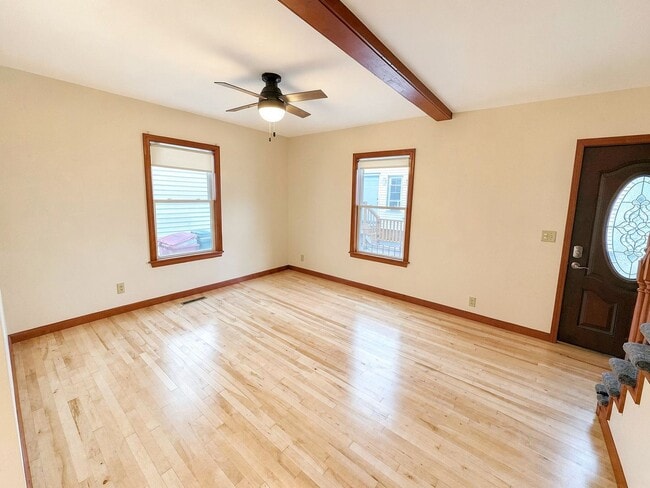 Building Photo - Beautiful 2 Bedroom Home in Lowell