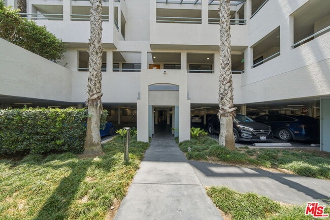 Building Photo - 122 Ocean Park Blvd