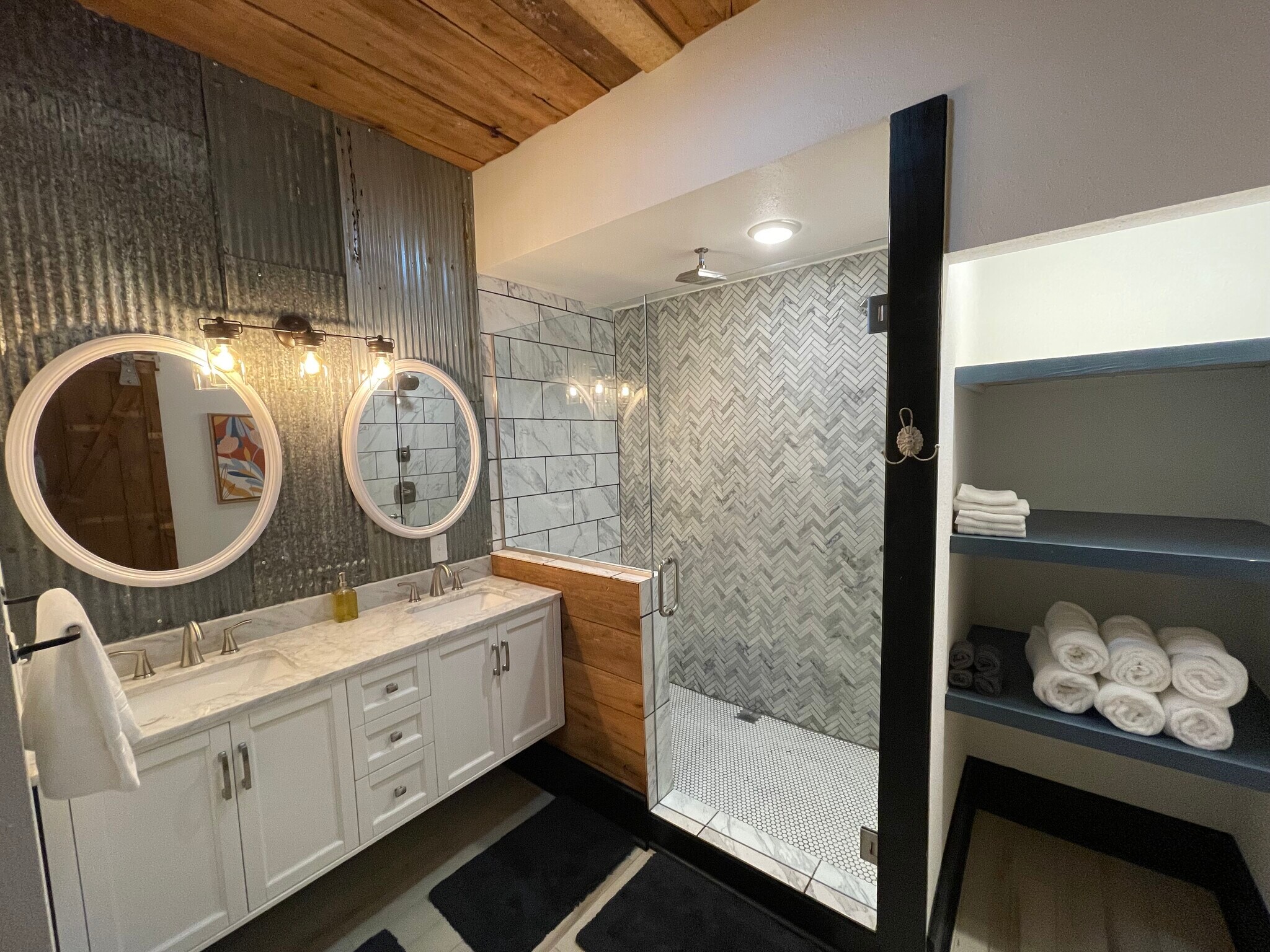 Building Photo - 719 S. Baker St.