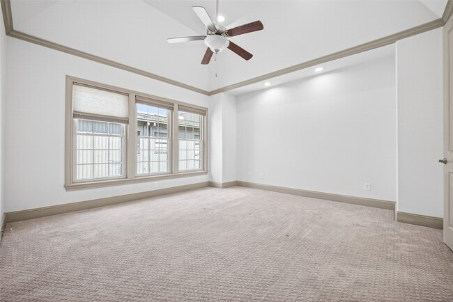 Building Photo - 308 W Bell St