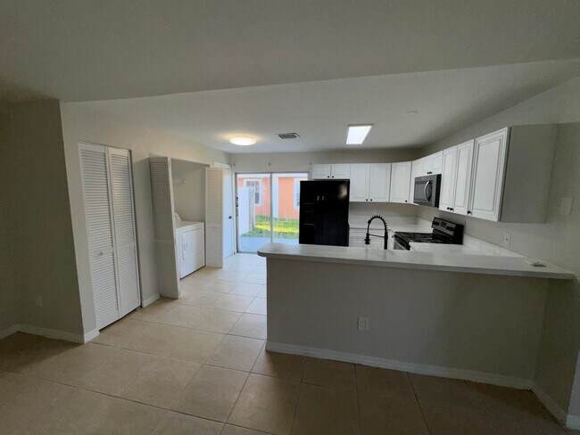 Building Photo - 618 NE 1st St