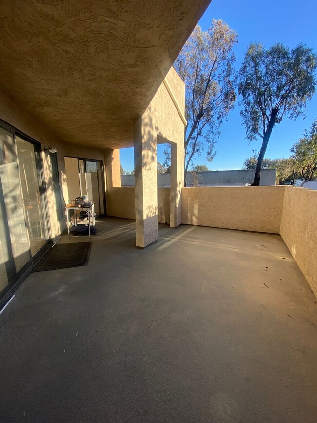 Building Photo - 9785 Mesa Springs Way
