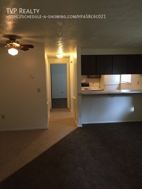 Building Photo - 123 Fox Hill Ln