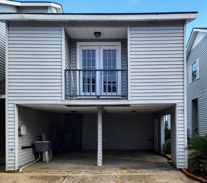 Primary Photo - 732 Marina Dr