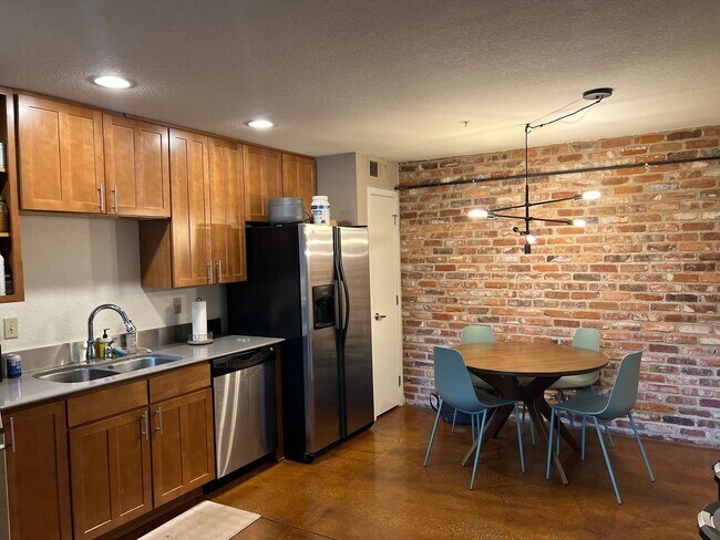 Building Photo - Amazing Condo Just Steps Away From It All!