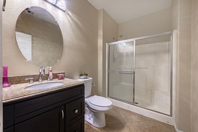 Building Photo - Southwest 5 bd 3 full bath with 2 car gara...