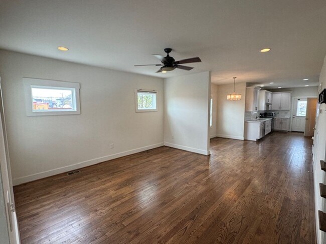 Building Photo - Coming Soon! Nice townhome in convenient East Nashville location!