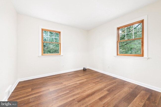 Building Photo - 901 Academy Ln