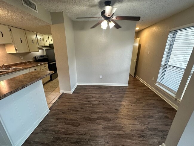 Building Photo - 1705 Port Oak Pl