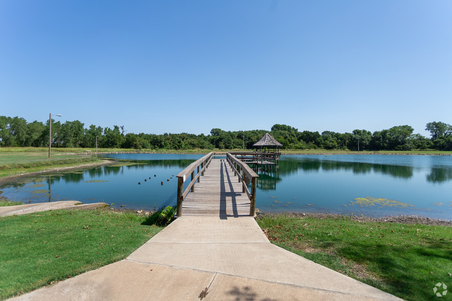 Primary Photo - Waters Edge Apartments