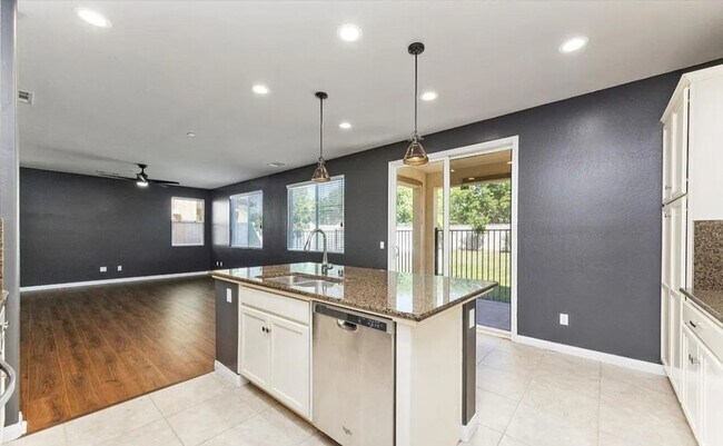 Building Photo - Adorable Home For Rent