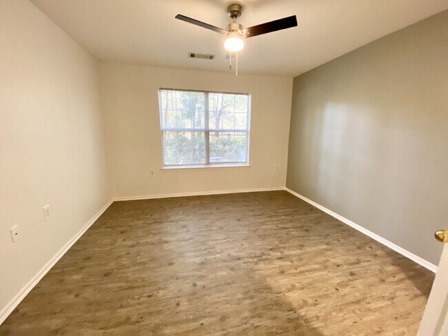 Building Photo - First Floor, One Bedroom Condo at the Reserve at Woodbridge.