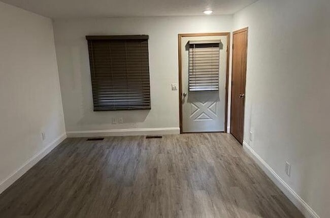 Building Photo - 601 Rizek Dr