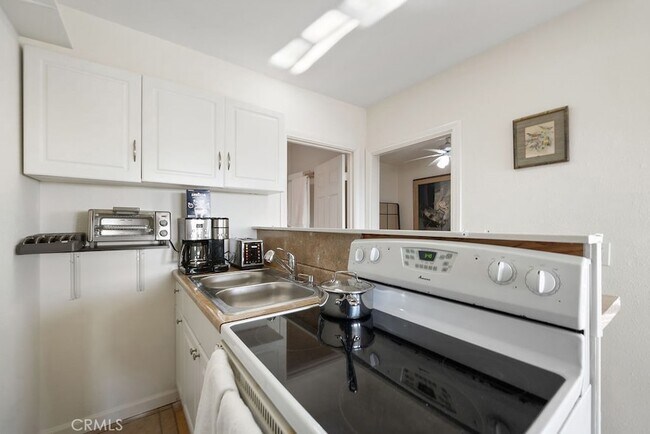 Building Photo - 640 S Coast Hwy