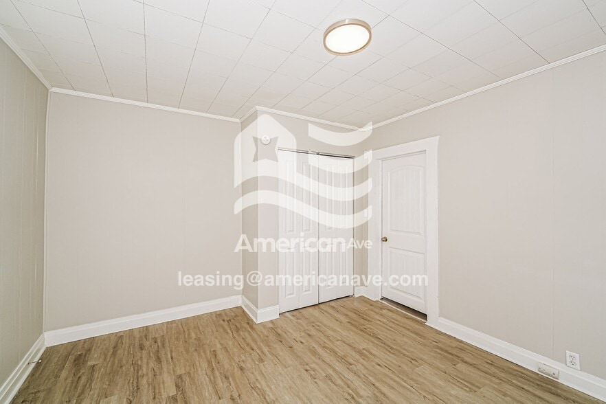 Building Photo - 917 School Terrace