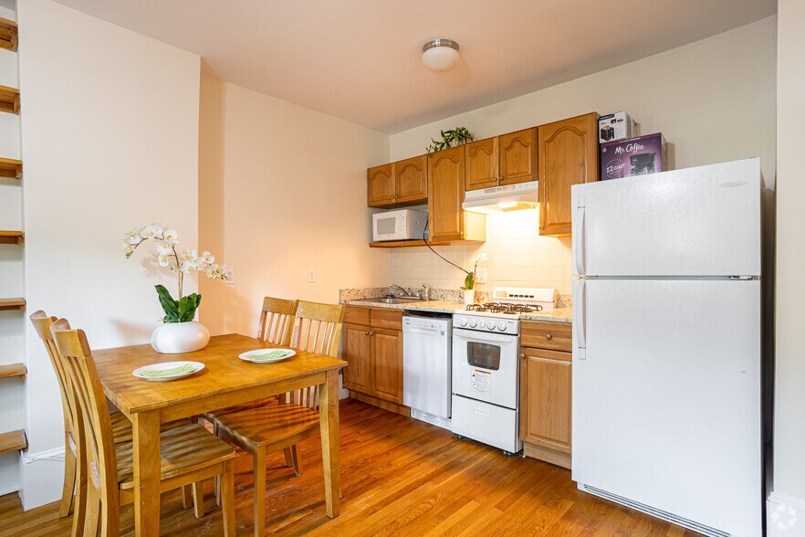 2BR, 1BA - Cogswell Avenue - Two Bedroom Apts