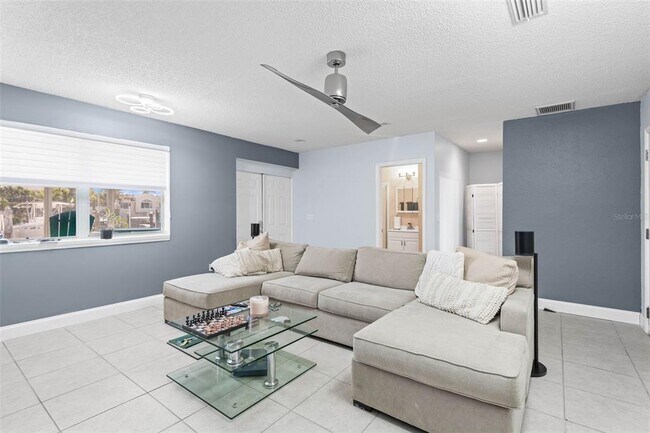 Building Photo - 1109 Pinellas Bayway S
