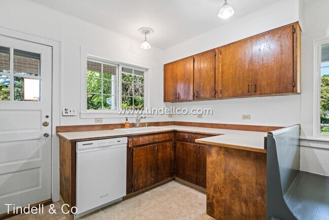 Building Photo - 7 br, 4.5 bath House - 6702 N Syracuse St.