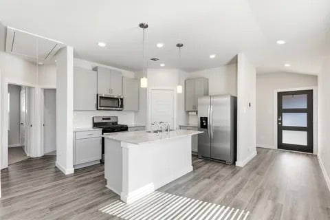 Building Photo - 216 Shore Pointe Ct