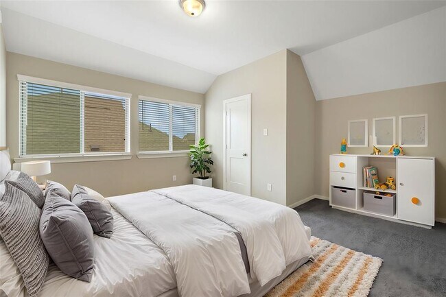 Building Photo - 7011 Winterberry Gln Ln