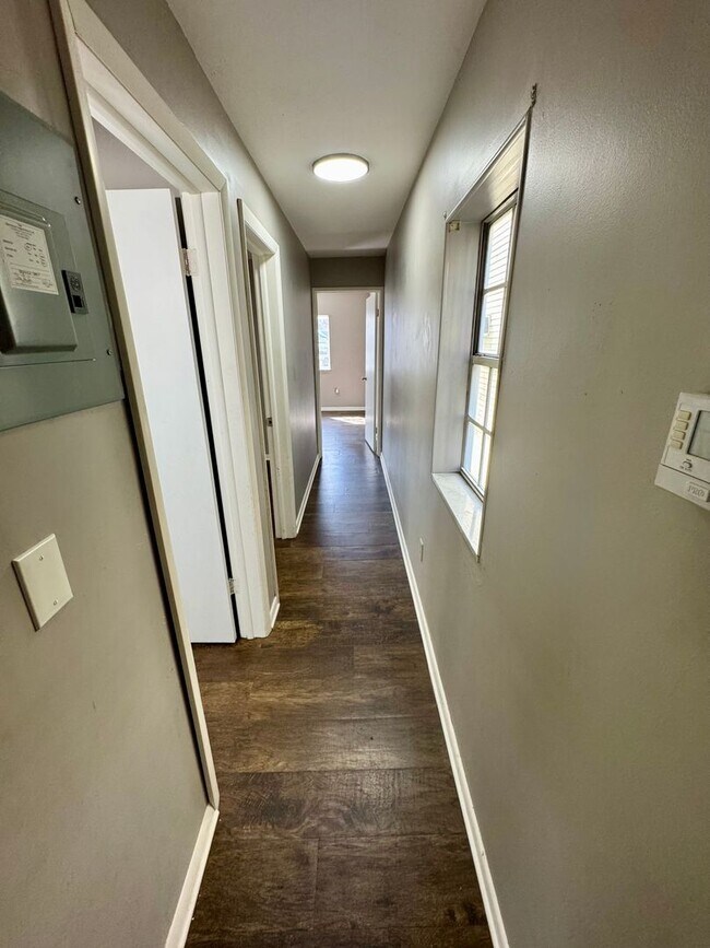 Building Photo - 542 5th Ave