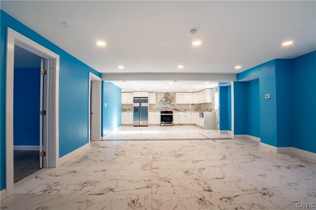 Building Photo - 599 Albany St