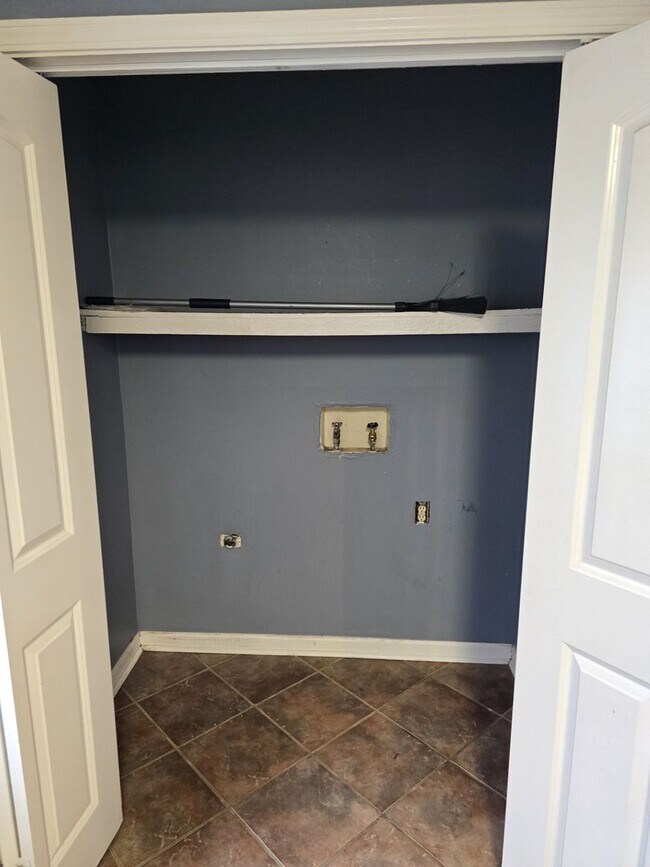 Building Photo - 201 High Meadows Blvd